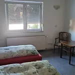 مكان تخييم Doppelzimmer Free Wifi Gemeinschaftsbad *